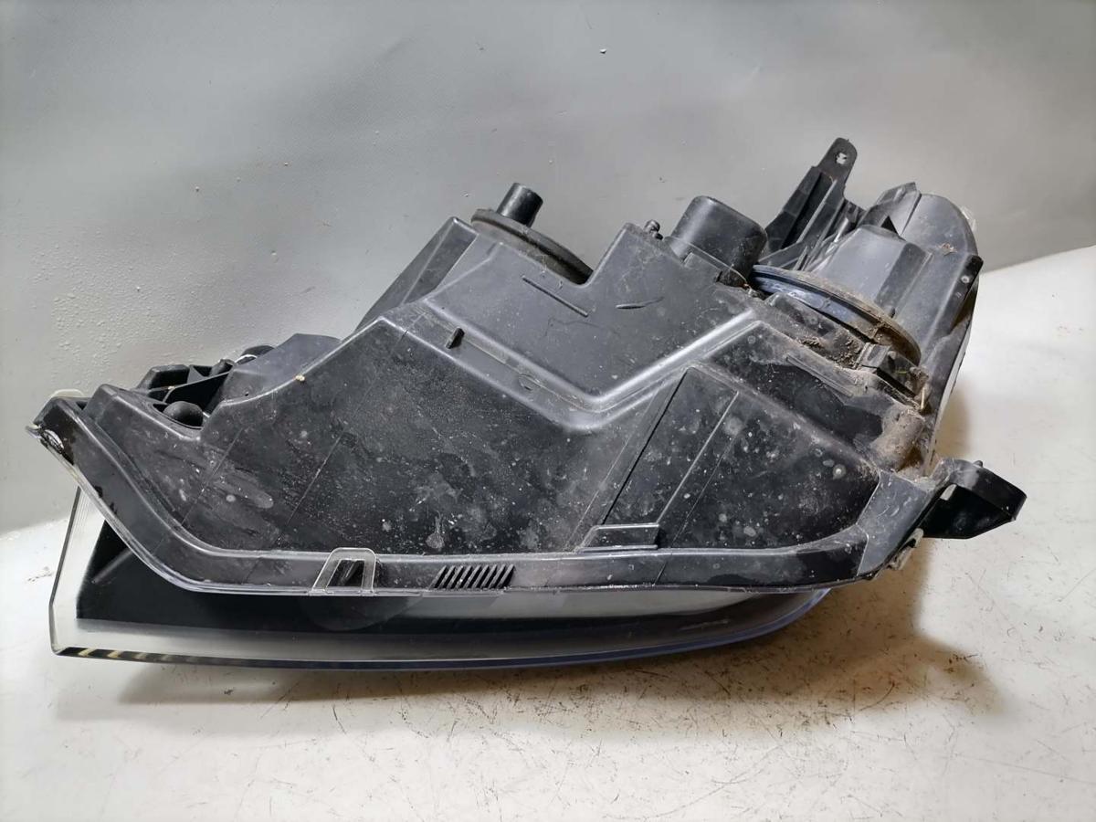 Opel Astra H Scheinwerfer vorn rechts Halogen schwarzer Hintergrund Zubeh&ouml;r Bj.2005